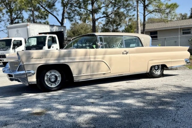 1959 Lincoln Continental Mark Series - Image 3 of 9