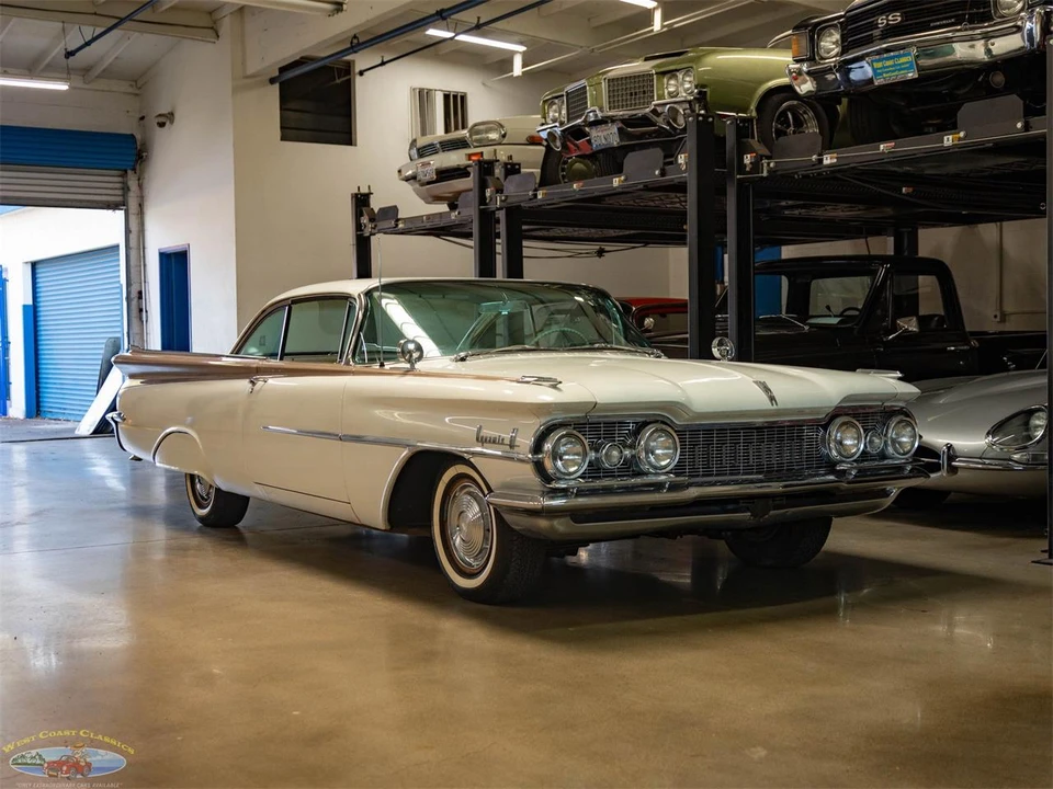 1959 Oldsmobile 88 - Image 10 of 31