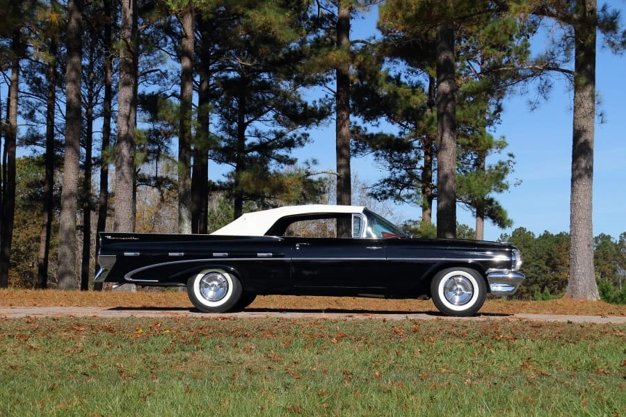 1959 Pontiac Bonneville 1st Gen - Image 2 of 30