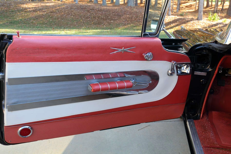 1959 Pontiac Bonneville 1st Gen - Image 20 of 30