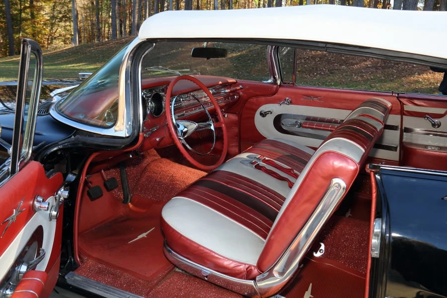 1959 Pontiac Bonneville 1st Gen - Image 17 of 30