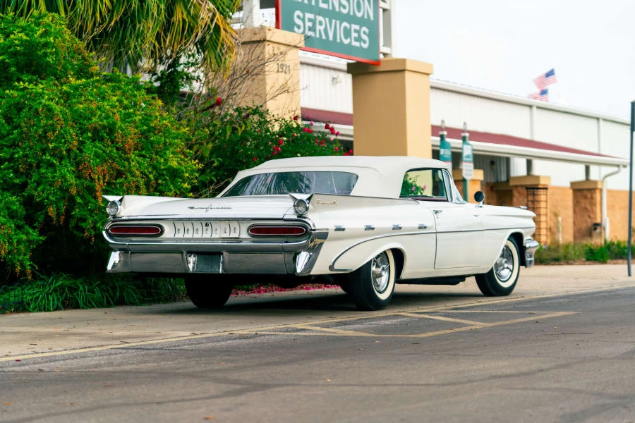 1959 Pontiac Bonneville 1st Gen - Image 3 of 19