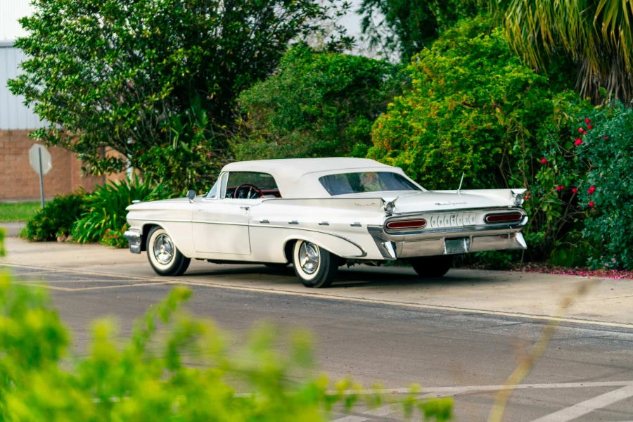 1959 Pontiac Bonneville 1st Gen - Image 11 of 19