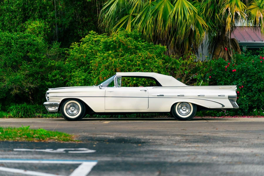1959 Pontiac Bonneville 1st Gen - Image 2 of 19