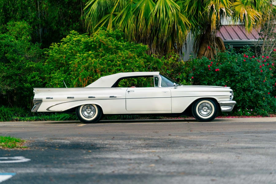 1959 Pontiac Bonneville 1st Gen - Image 9 of 19