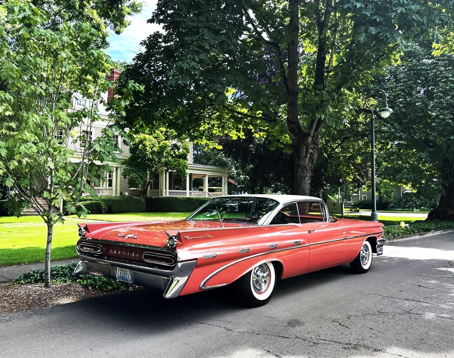 1959 Pontiac Bonneville 1st Gen - Image 11 of 31