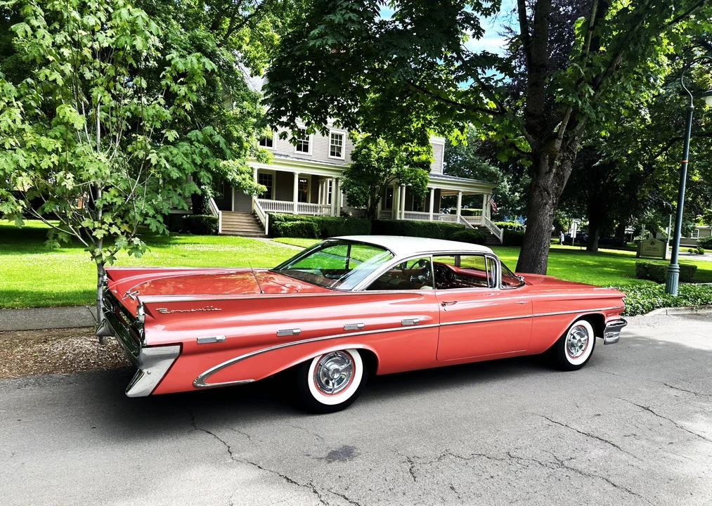 1959 Pontiac Bonneville 1st Gen - Image 14 of 31