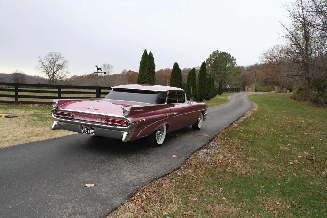 1959 Pontiac Bonneville 1st Gen - Image 8 of 31