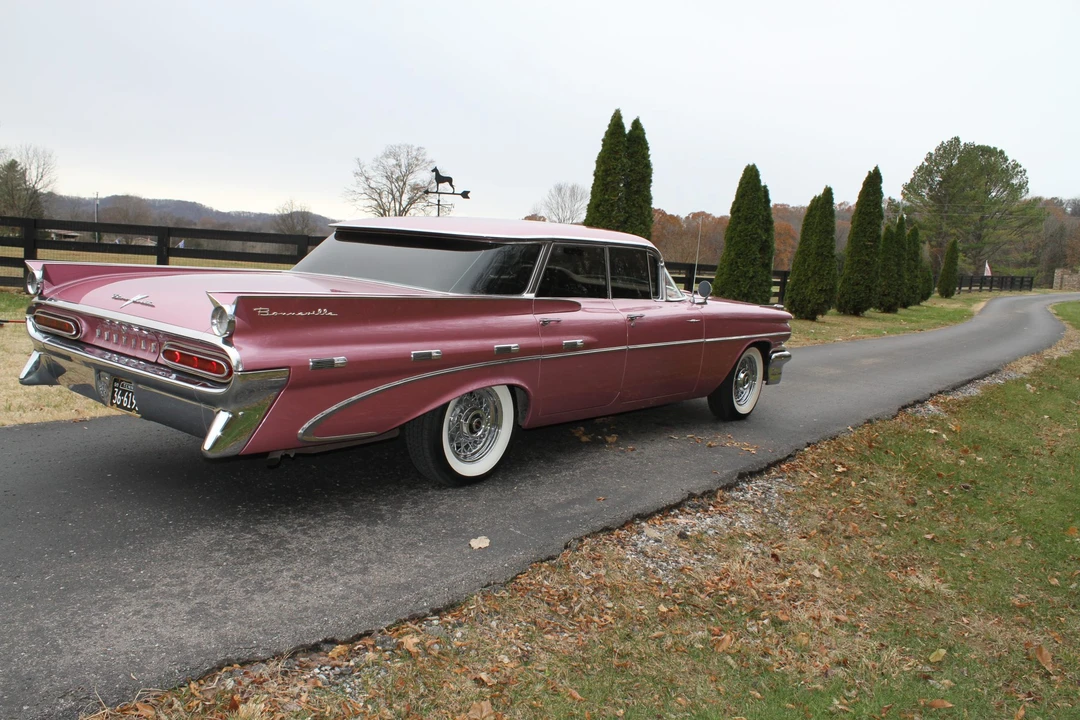 1959 Pontiac Bonneville 1st Gen - Image 9 of 31