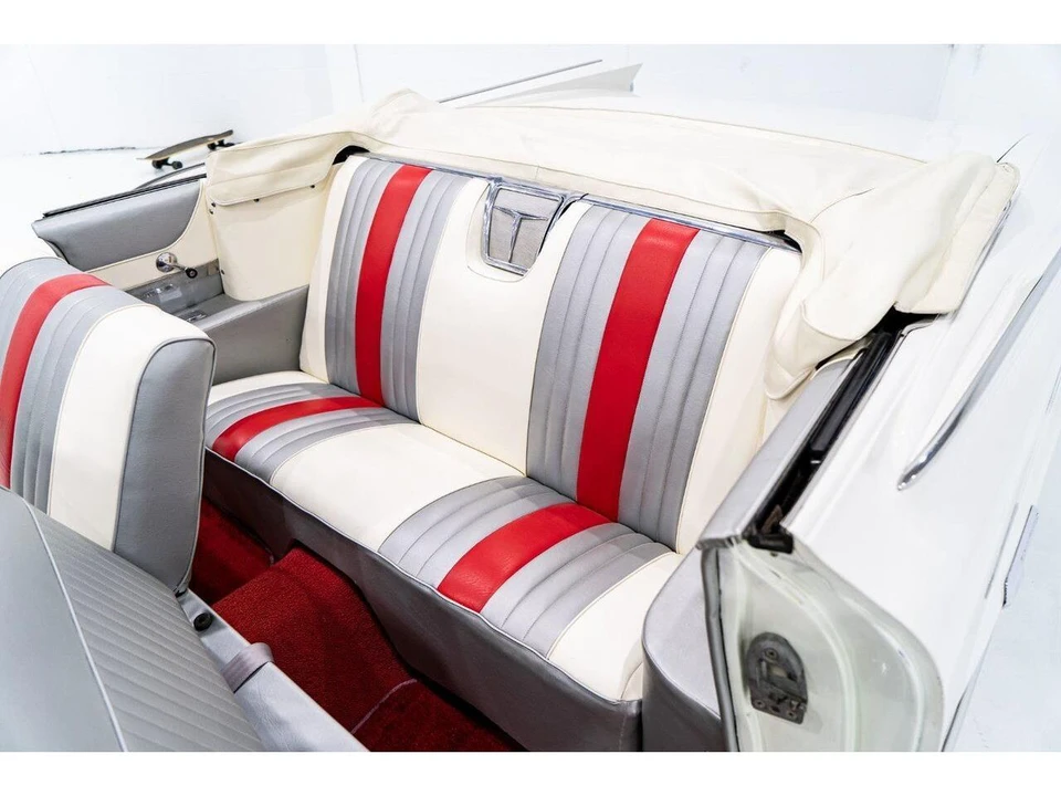 1959 Pontiac Parisienne - Image 13 of 31