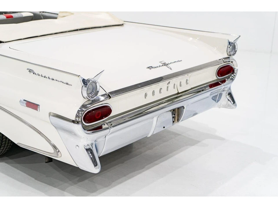 1959 Pontiac Parisienne - Image 27 of 31