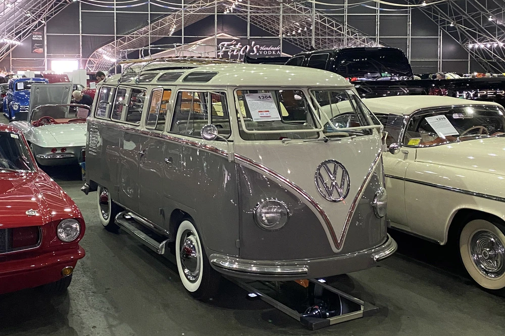 1959 Volkswagen Split-Window Bus - Image 2 of 10