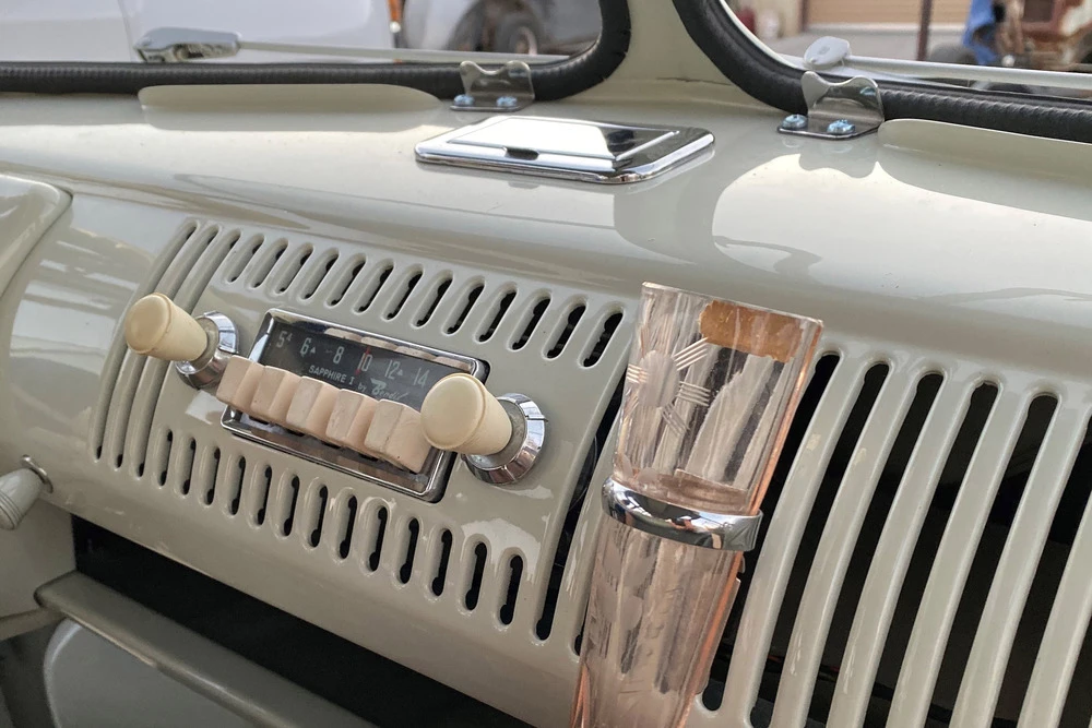 1959 Volkswagen Split-Window Bus - Image 9 of 10