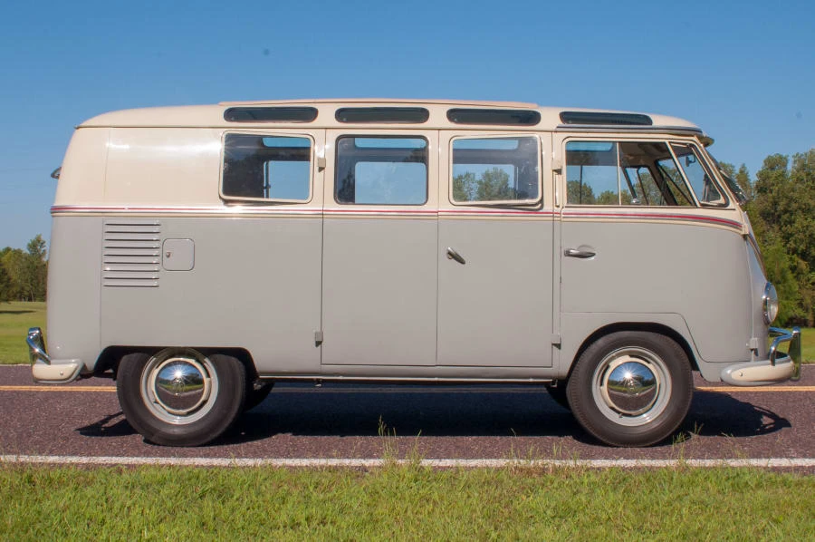 1959 Volkswagen Split-Window Bus - Image 2 of 12