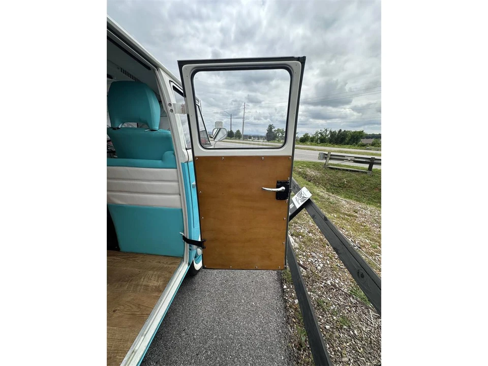 1959 Volkswagen Split-Window Bus - Image 22 of 29