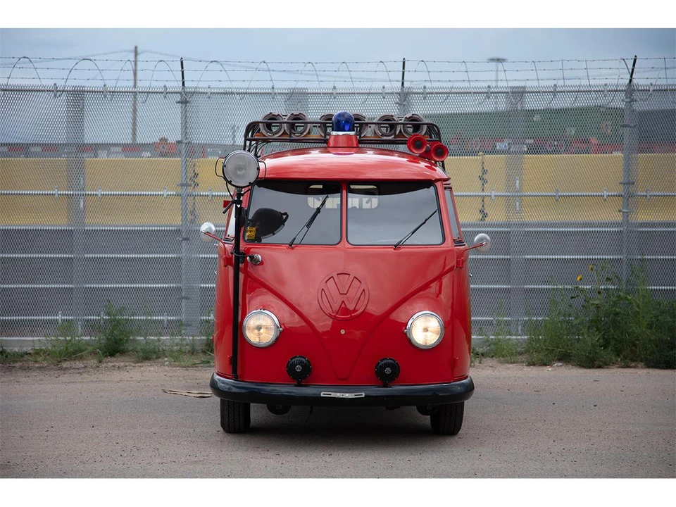 1959 Volkswagen Split-Window Bus - Image 2 of 31