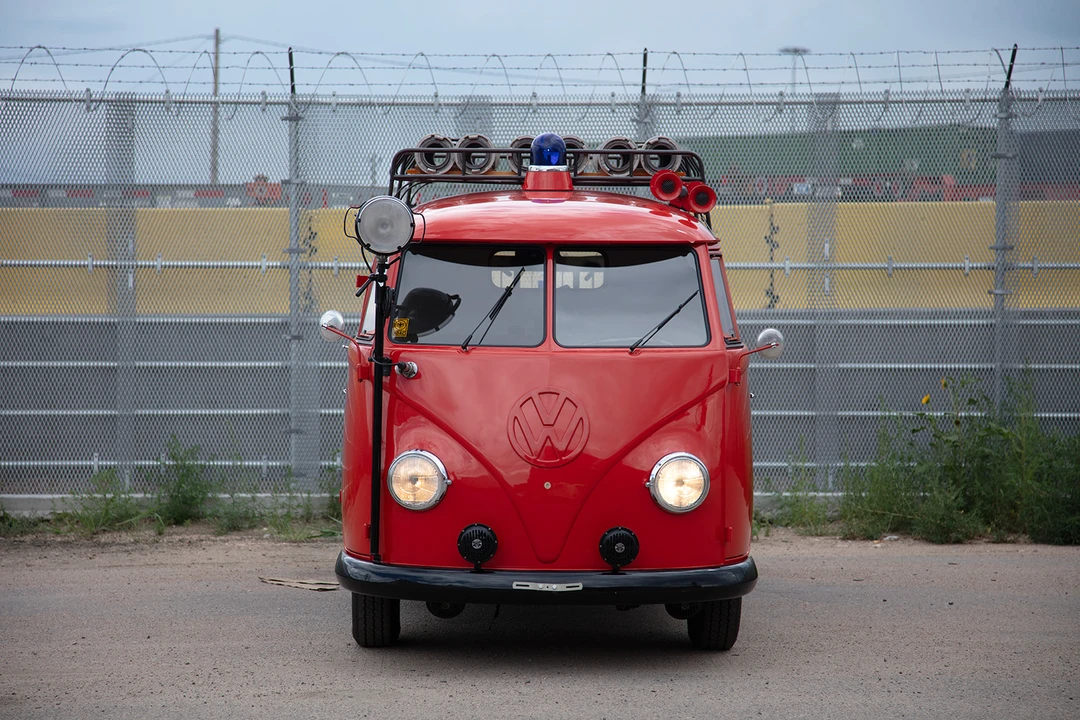 1959 Volkswagen Split-Window Bus - Image 2 of 31