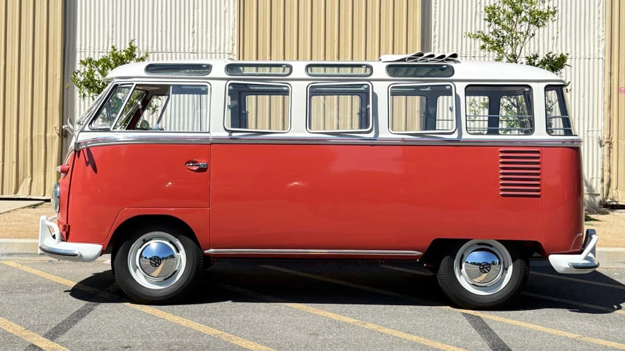 1959 Volkswagen Split-Window Bus - Image 2 of 31