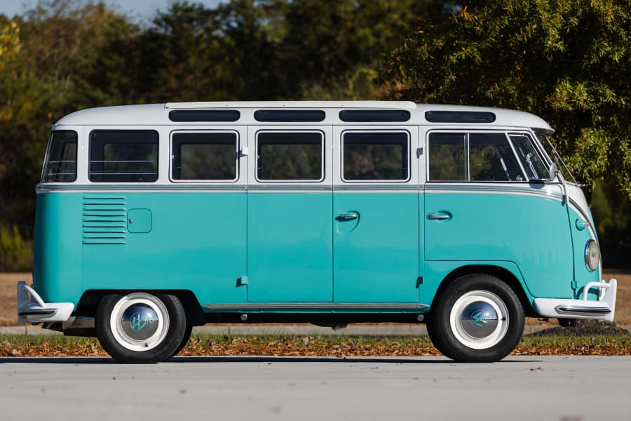 1959 Volkswagen Split-Window Bus - Image 2 of 31