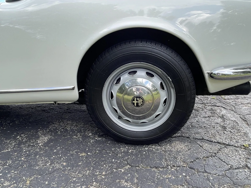 1960 Alfa Romeo Giulietta - Image 25 of 31