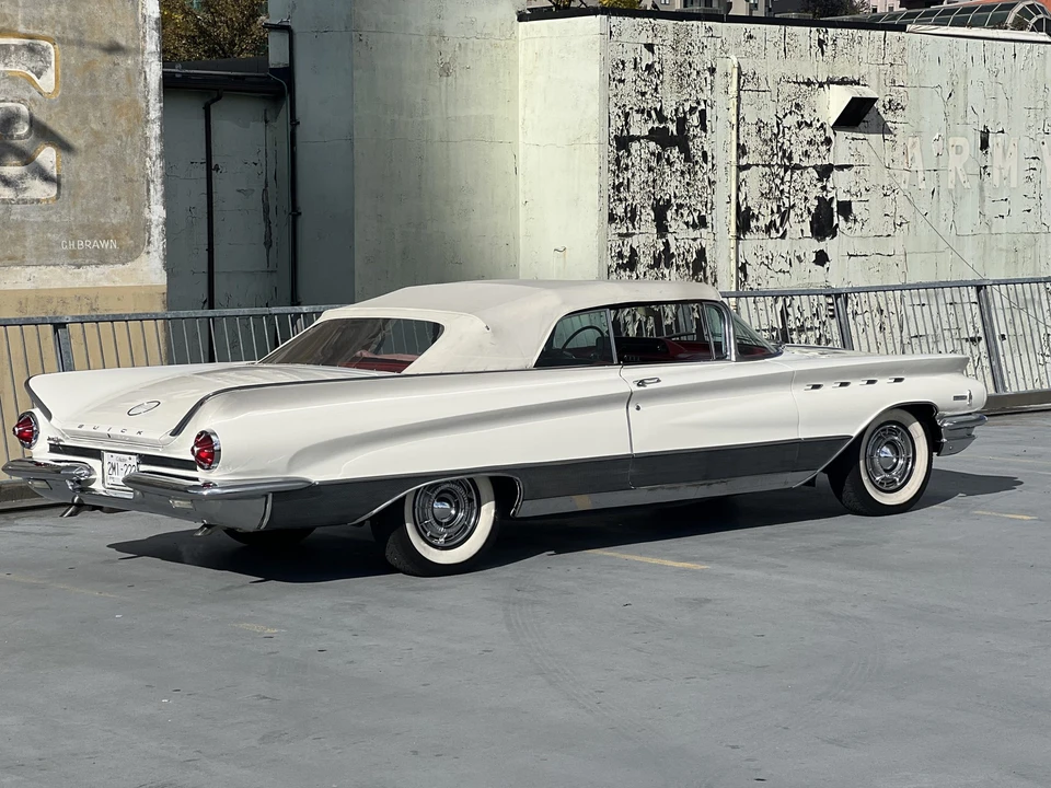 1960 Buick Electra - Image 15 of 31