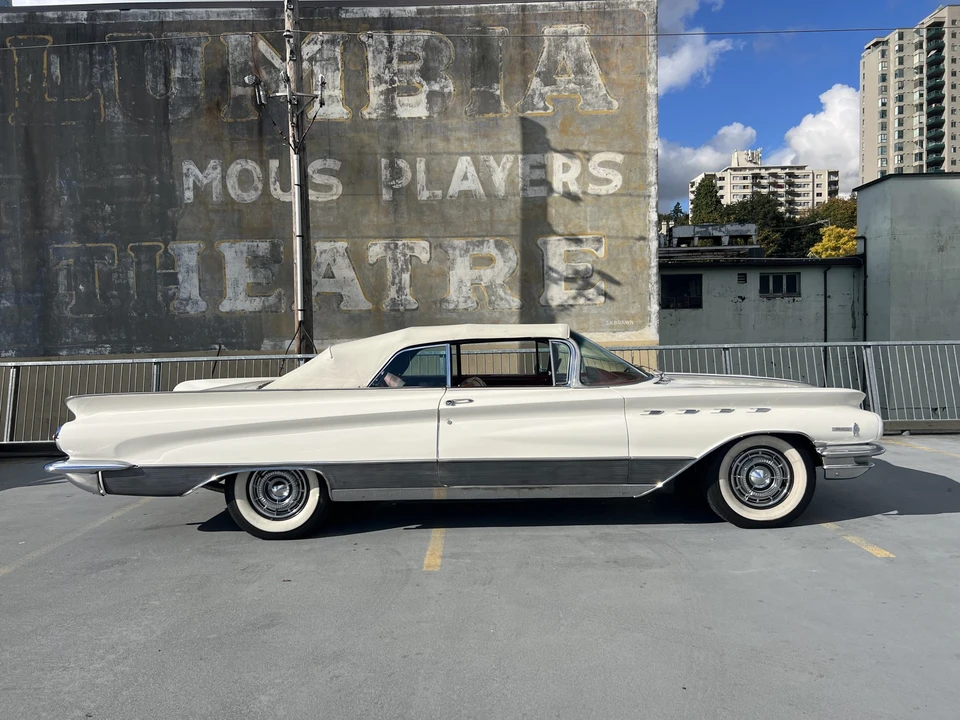 1960 Buick Electra - Image 17 of 31