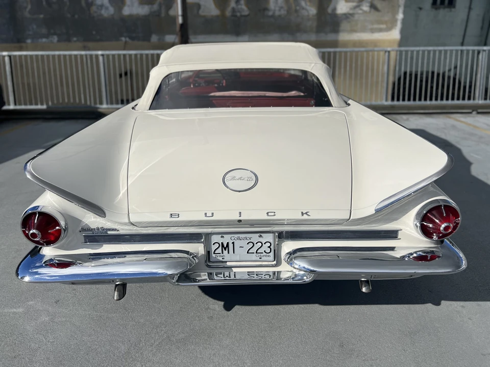1960 Buick Electra - Image 12 of 31