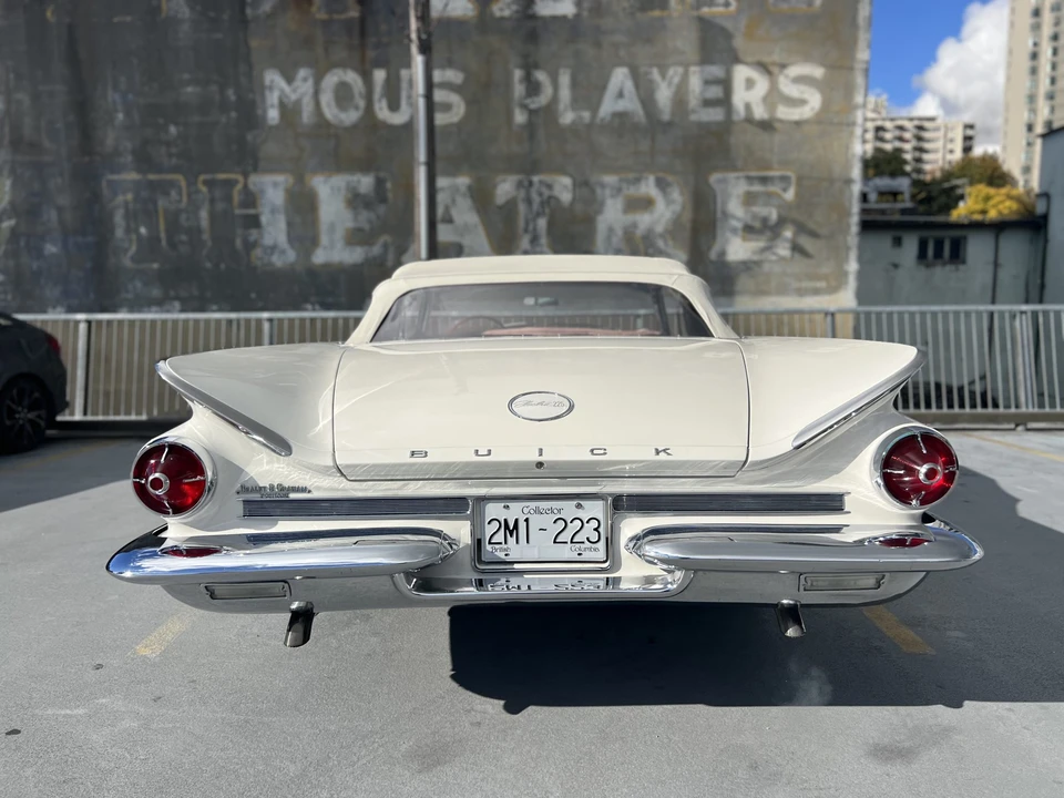 1960 Buick Electra - Image 13 of 31