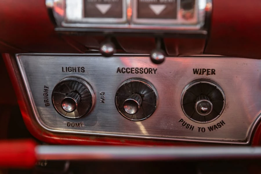 1960 Buick Electra - Image 28 of 31