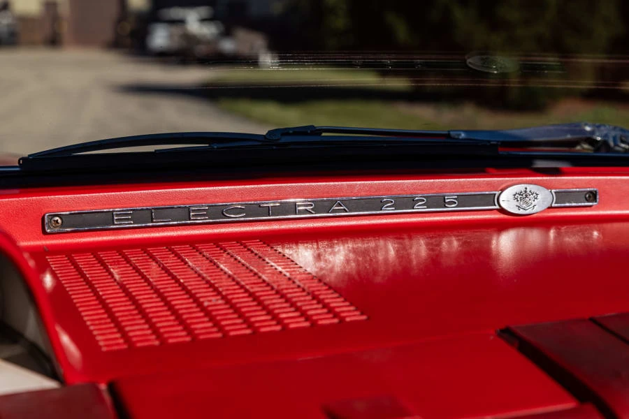 1960 Buick Electra - Image 27 of 31