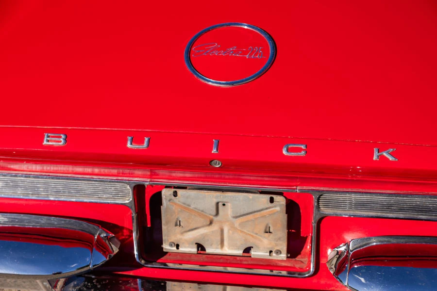 1960 Buick Electra - Image 14 of 31