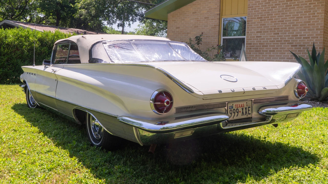 1960 Buick Electra - Image 10 of 31