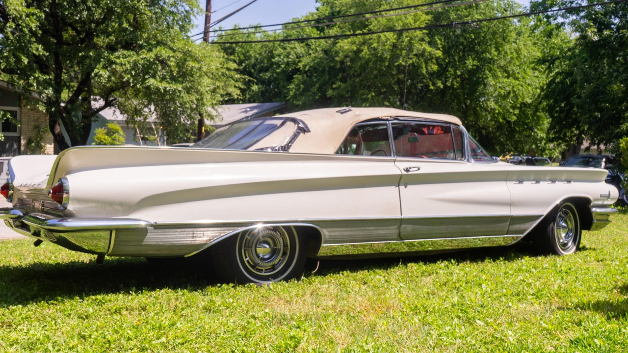 1960 Buick Electra - Image 13 of 31