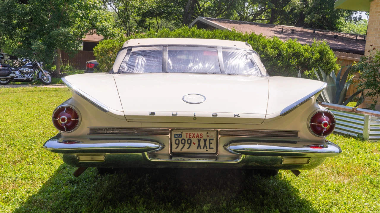 1960 Buick Electra - Image 12 of 31