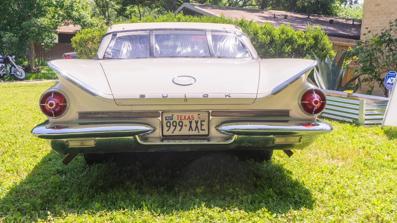 1960 Buick Electra - Image 11 of 31