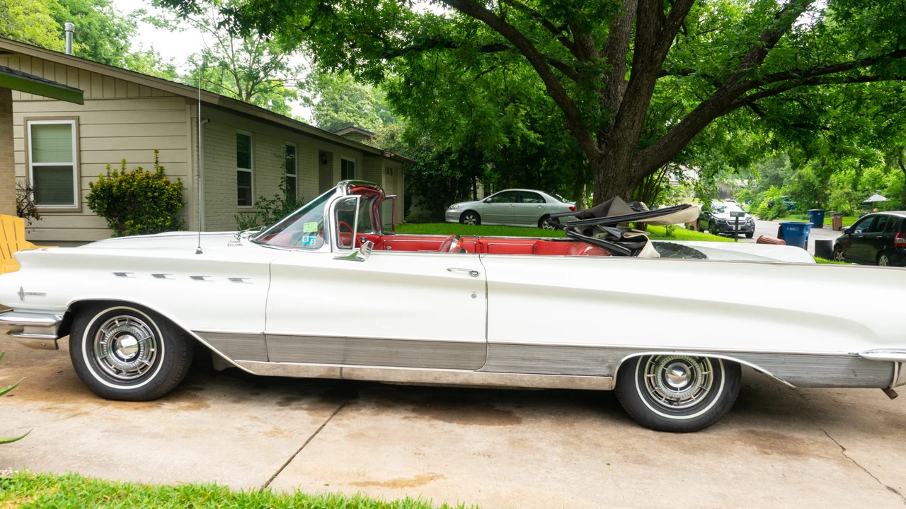 1960 Buick Electra - Image 29 of 31