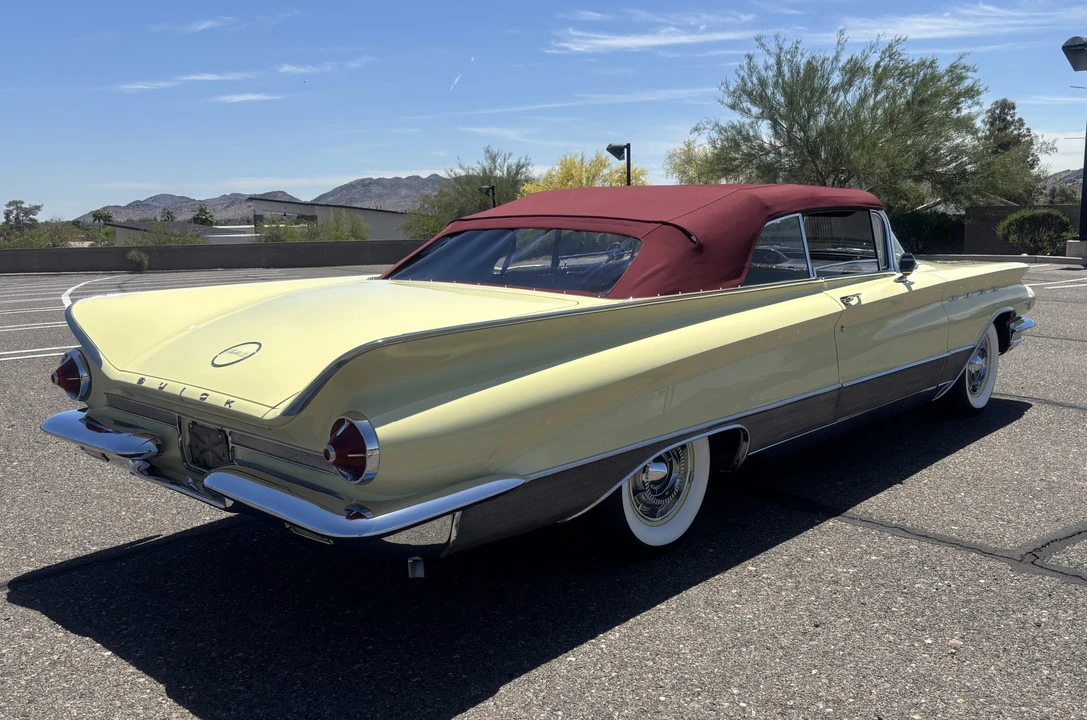 1960 Buick Electra - Image 25 of 31