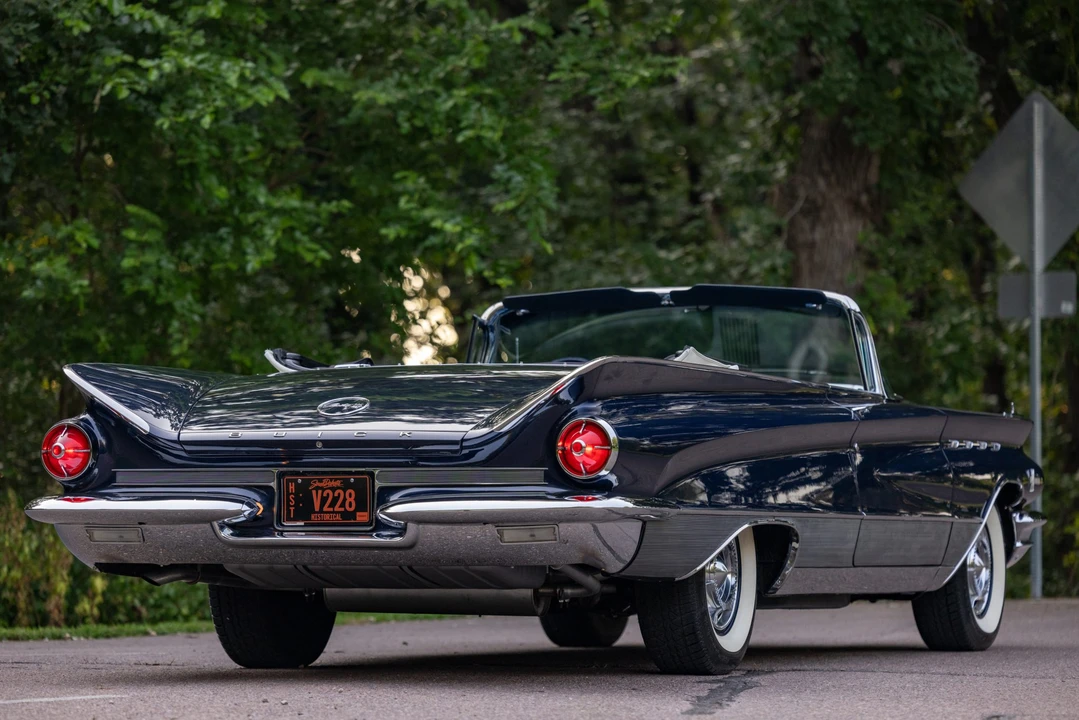 1960 Buick Electra - Image 9 of 31