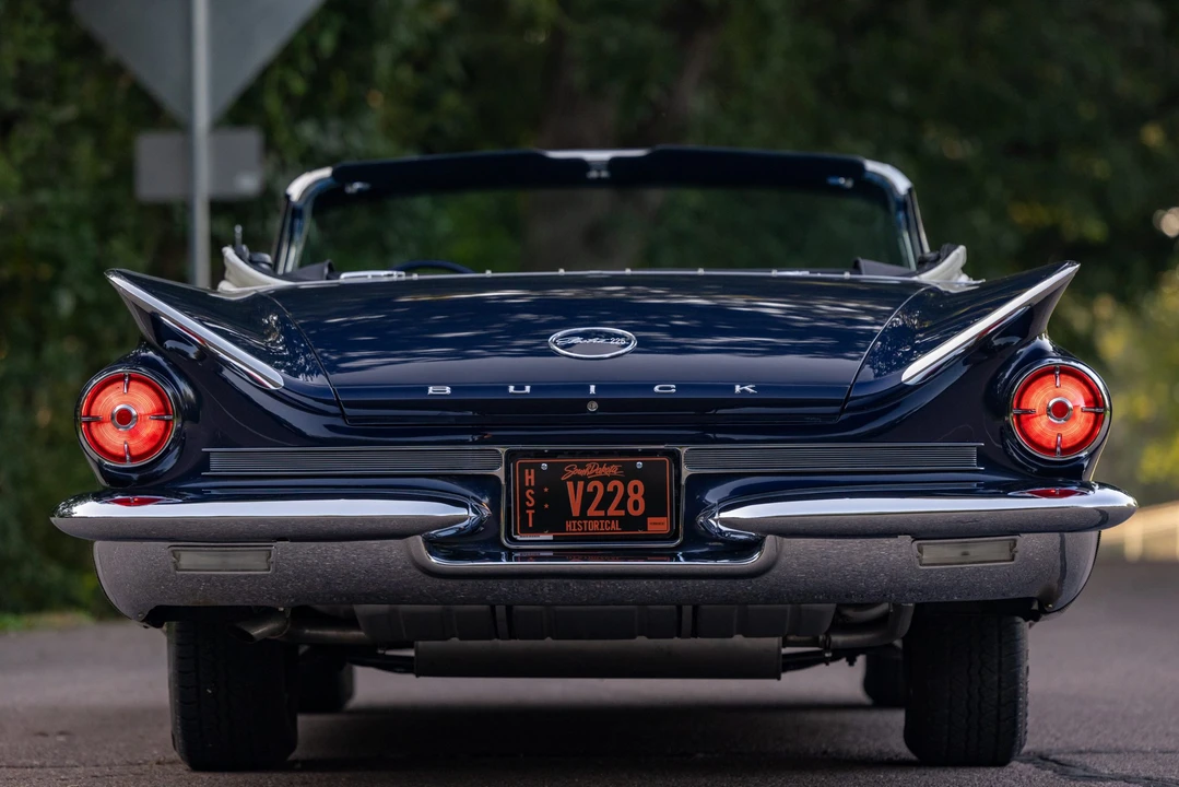 1960 Buick Electra - Image 8 of 31