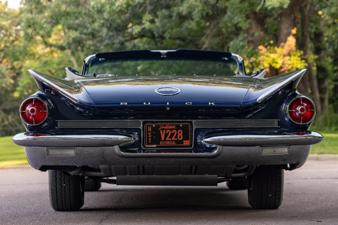 1960 Buick Electra - Image 7 of 31