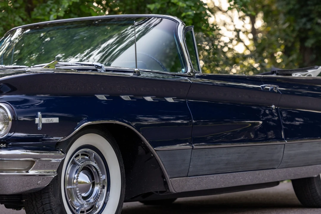 1960 Buick Electra - Image 25 of 31
