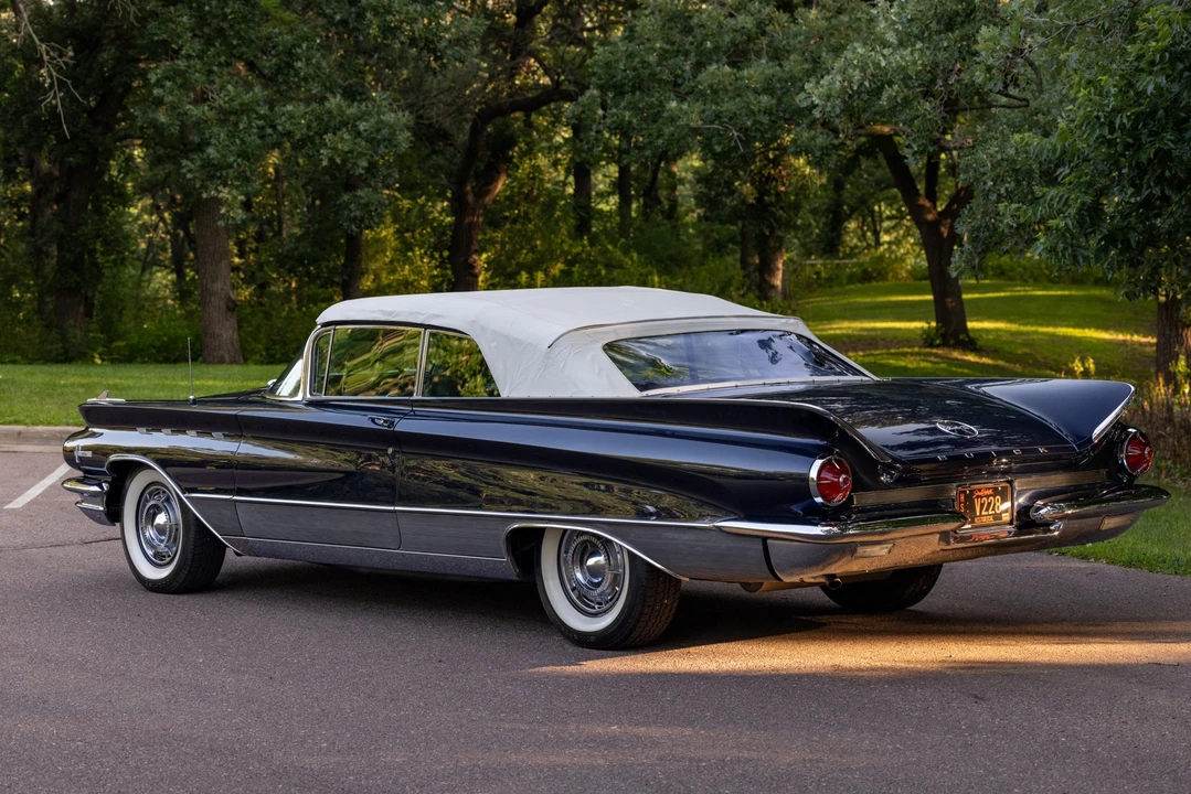 1960 Buick Electra - Image 17 of 31