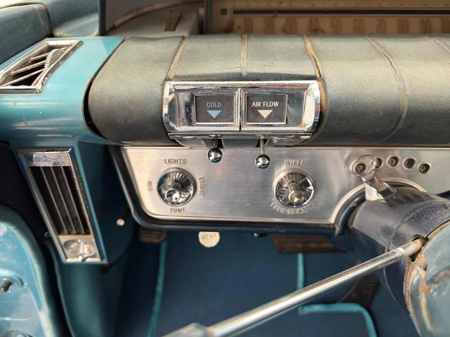 1960 Buick Electra - Image 23 of 31