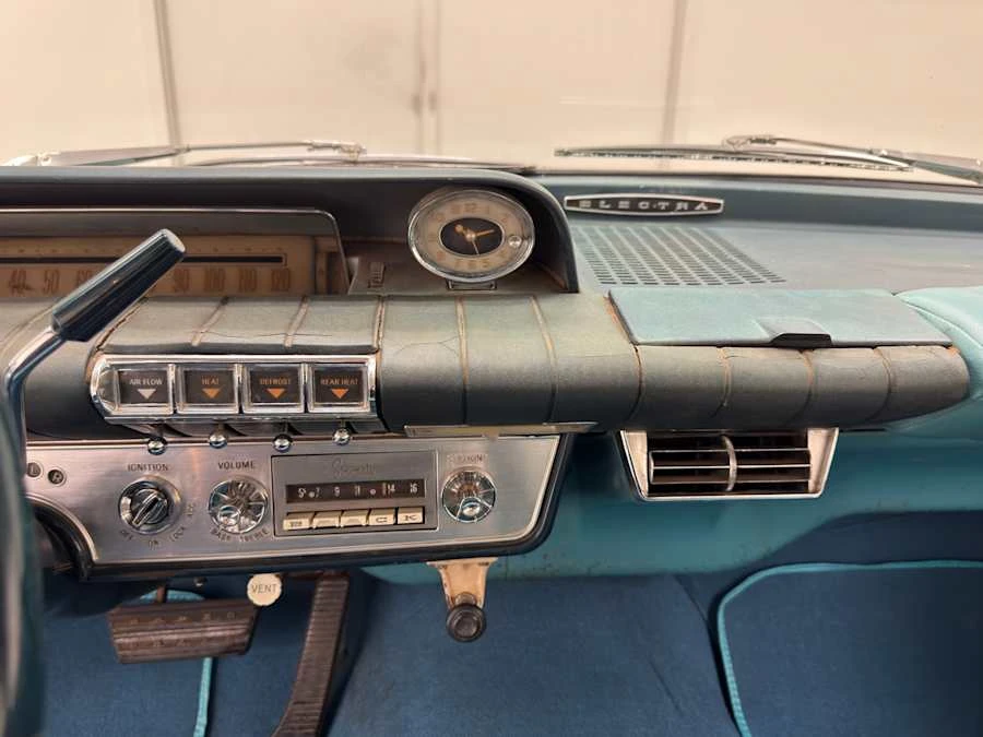 1960 Buick Electra - Image 28 of 31
