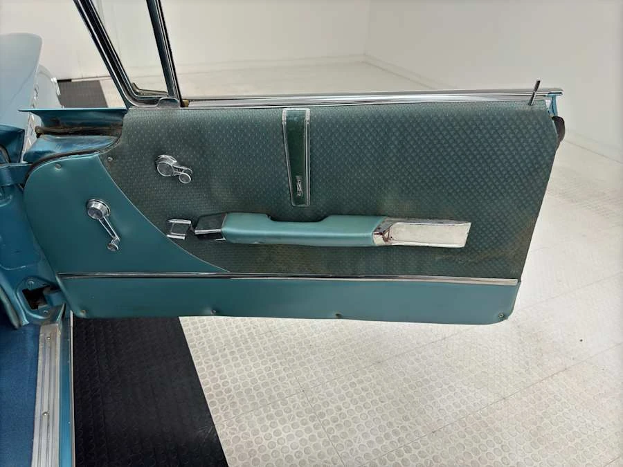 1960 Buick Electra - Image 27 of 31