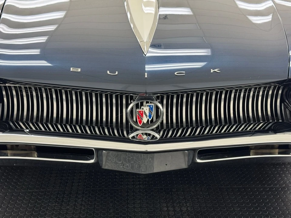 1960 Buick LeSabre - Image 9 of 12