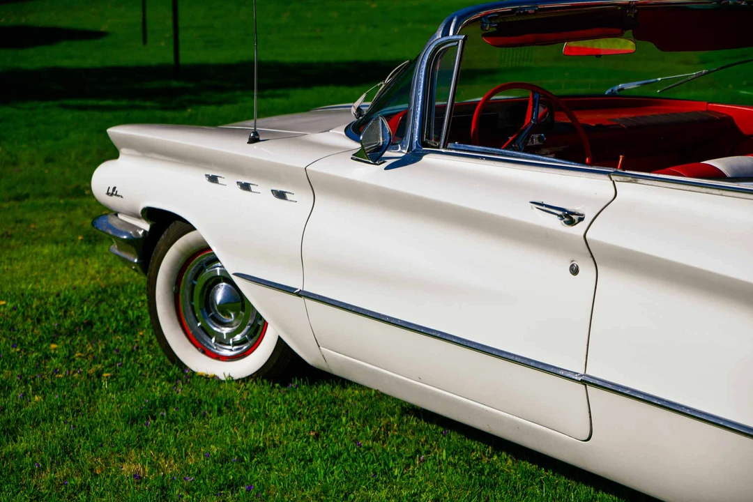 1960 Buick LeSabre - Image 30 of 31