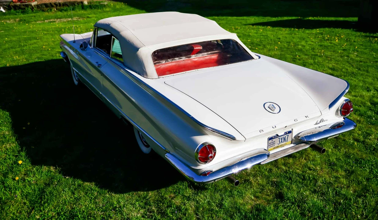 1960 Buick LeSabre - Image 14 of 31