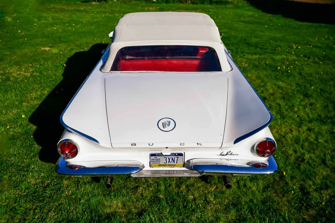 1960 Buick LeSabre - Image 15 of 31