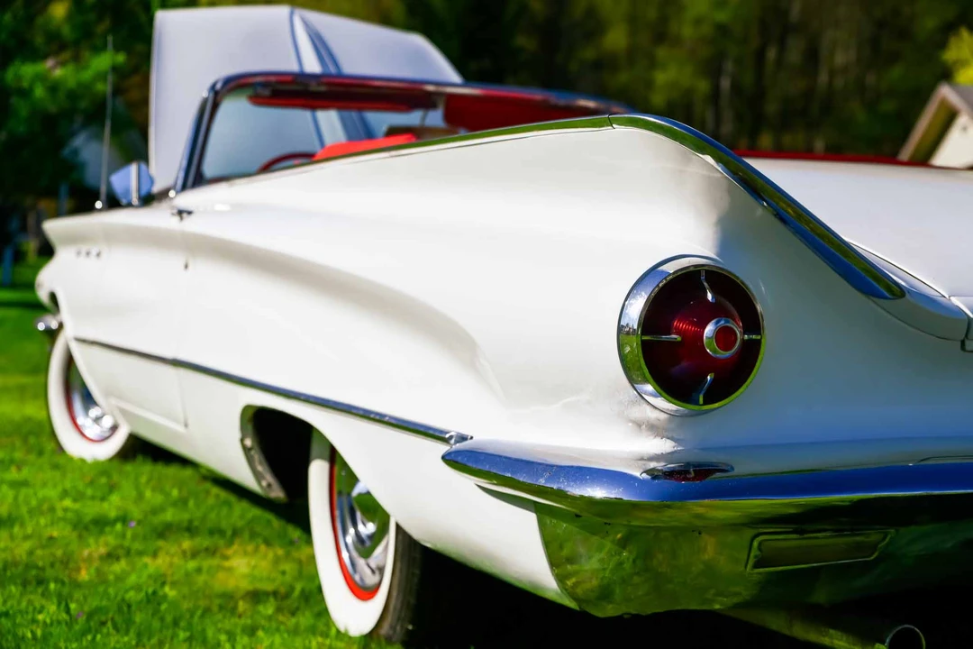 1960 Buick LeSabre - Image 29 of 31